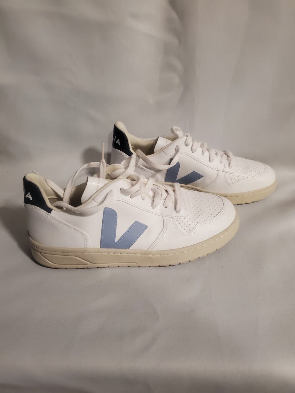 Veja V-10 Leather Sneaker.s49